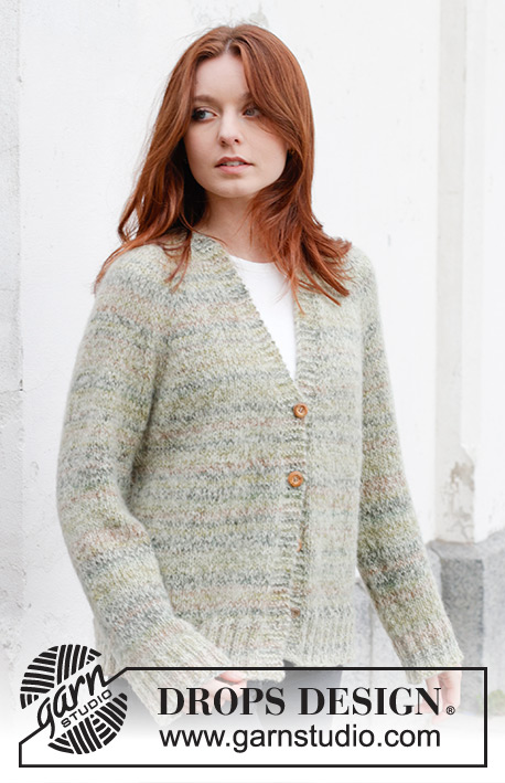 Hidden Forest Cardigan / DROPS 243-25 - DROPS Fabel ja DROPS Brushed Alpaca Silk lõngadest ülevalt alla kootud raglaan varrukatega ja V-kaelusega kardigan suurustele S kuni XXXL