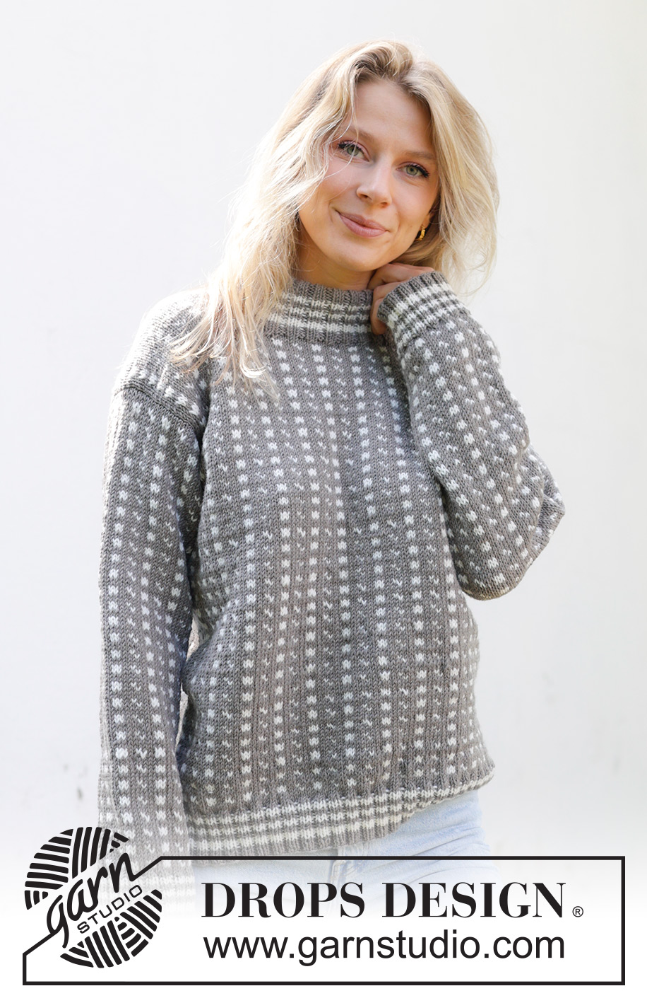 Winter Twilight / DROPS 243-27 - Jersey de punto en DROPS Merino Extra Fine. La pieza está tejida de abajo hacia arriba con patrón jacquard nórdico/islandés, cuello doble y mangas cosidas. Tallas S – XXXL.
