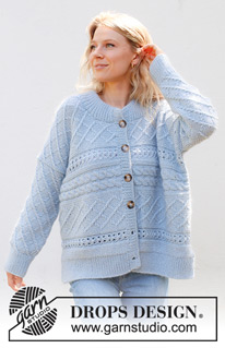Snow Flake Cardigan / DROPS 243-31 - Poikittain neulottu jakku DROPS Merino Extra Fine- ja DROPS Kid-Silk -langoista. Työssä on palmikoita, pitsineuletta, kaksinkertainen pääntien reunus ja sivuhalkiot. Koot XS - XXL.