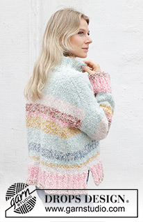 Dream Weaver / DROPS 243-34 - Strikket oversize bluse i DROPS Alpaca Bouclé og DROPS Brushed Alpaca Silk. Arbejdet strikkes oppefra og ned i glatstrik, med europæisk skulder / skrå skulder, striber, høj hals og slids i siderne. Størrelse XS - XXL.