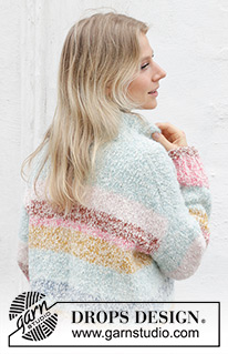 Dream Weaver / DROPS 243-34 - Strikket oversize bluse i DROPS Alpaca Bouclé og DROPS Brushed Alpaca Silk. Arbejdet strikkes oppefra og ned i glatstrik, med europæisk skulder / skrå skulder, striber, høj hals og slids i siderne. Størrelse XS - XXL.