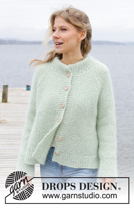 Green Whisper Cardigan / DROPS 243-4 - Kötött kardigán DROPS Air és DROPS Kid Silk fonalból. A darabot fentről lefelé irányban készítjük, rizsmintával, dupla nyakkal, raglán szabásvonallal, és az oldalán hasítékkal. S - XXXL méretekben.