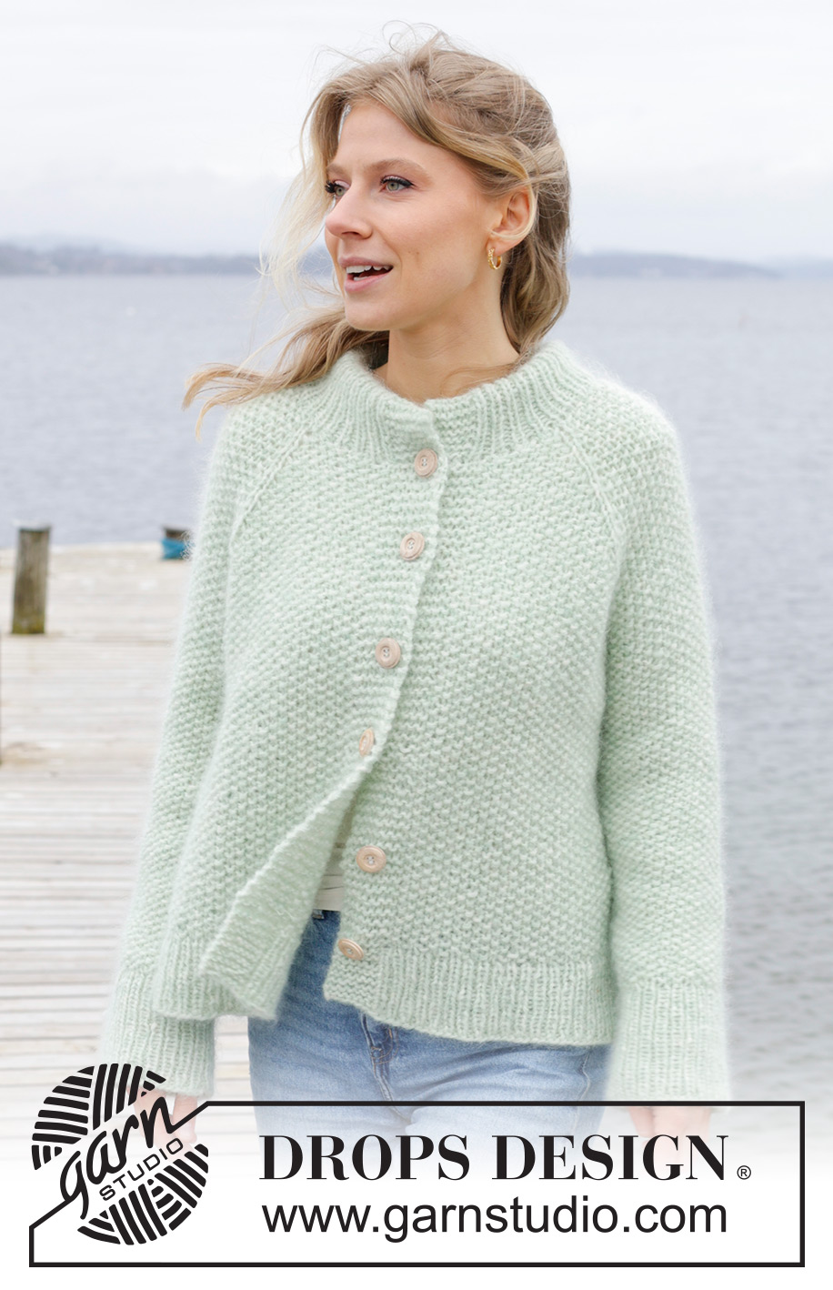 Green Whisper Cardigan / DROPS 243-4 - Kötött kardigán DROPS Air és DROPS Kid Silk fonalból. A darabot fentről lefelé irányban készítjük, rizsmintával, dupla nyakkal, raglán szabásvonallal, és az oldalán hasítékkal. S - XXXL méretekben.