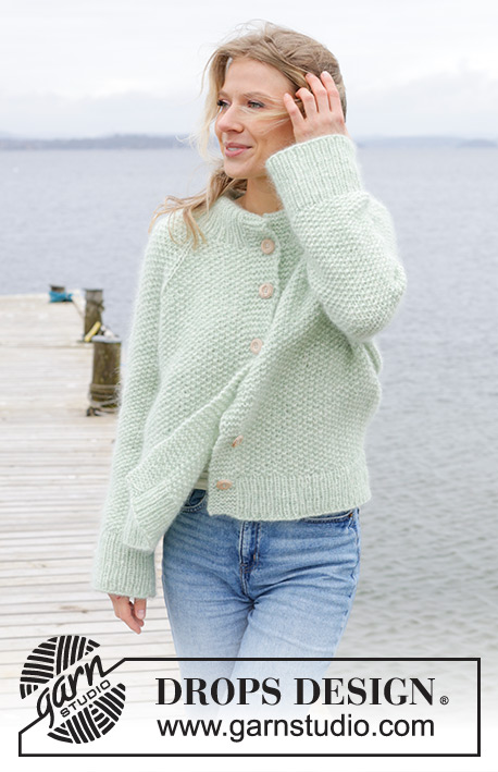Green Whisper Cardigan / DROPS 243-4 - Kötött kardigán DROPS Air és DROPS Kid Silk fonalból. A darabot fentről lefelé irányban készítjük, rizsmintával, dupla nyakkal, raglán szabásvonallal, és az oldalán hasítékkal. S - XXXL méretekben.