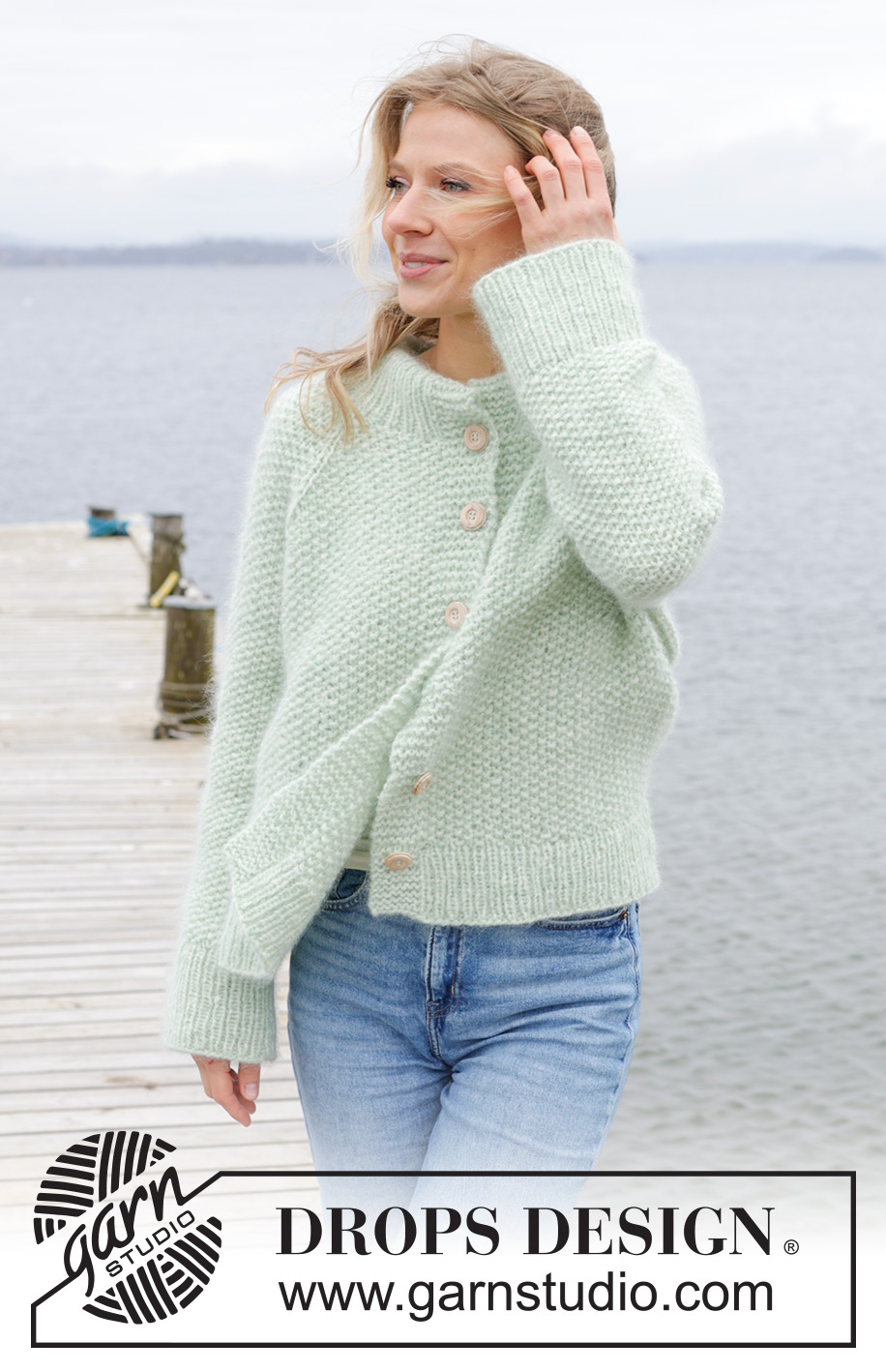 Green Whisper Cardigan / DROPS 243-4 - Kötött kardigán DROPS Air és DROPS Kid Silk fonalból. A darabot fentről lefelé irányban készítjük, rizsmintával, dupla nyakkal, raglán szabásvonallal, és az oldalán hasítékkal. S - XXXL méretekben.