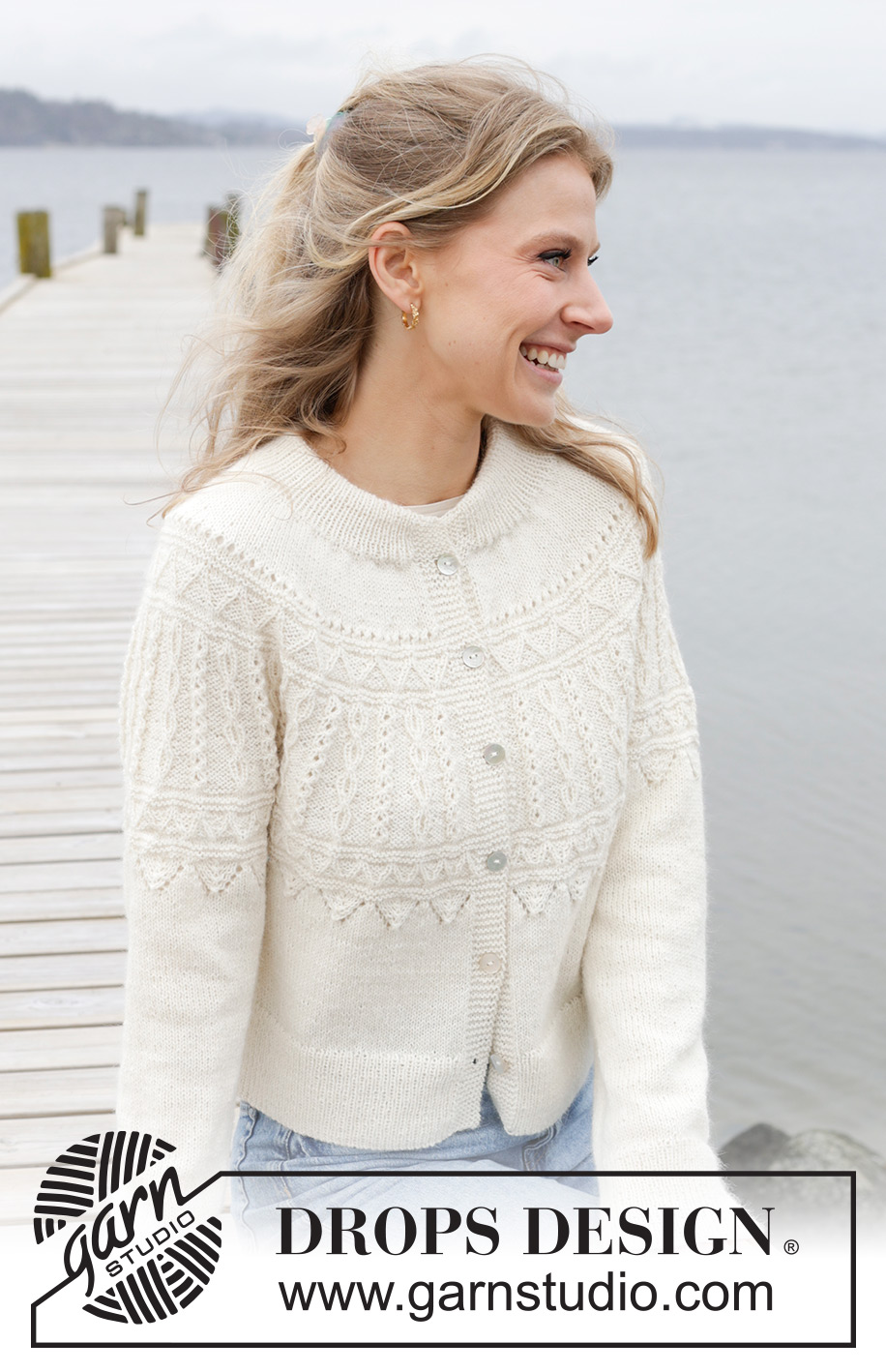 Avalanche Cardigan / DROPS 243-7 - Strikket jakke i DROPS BabyMerino. Arbeidet strikkes ovenfra og ned med dobbel halskant, rundfelling, relieffmønster og splitt i sidene. Størrelse S - XXXL.