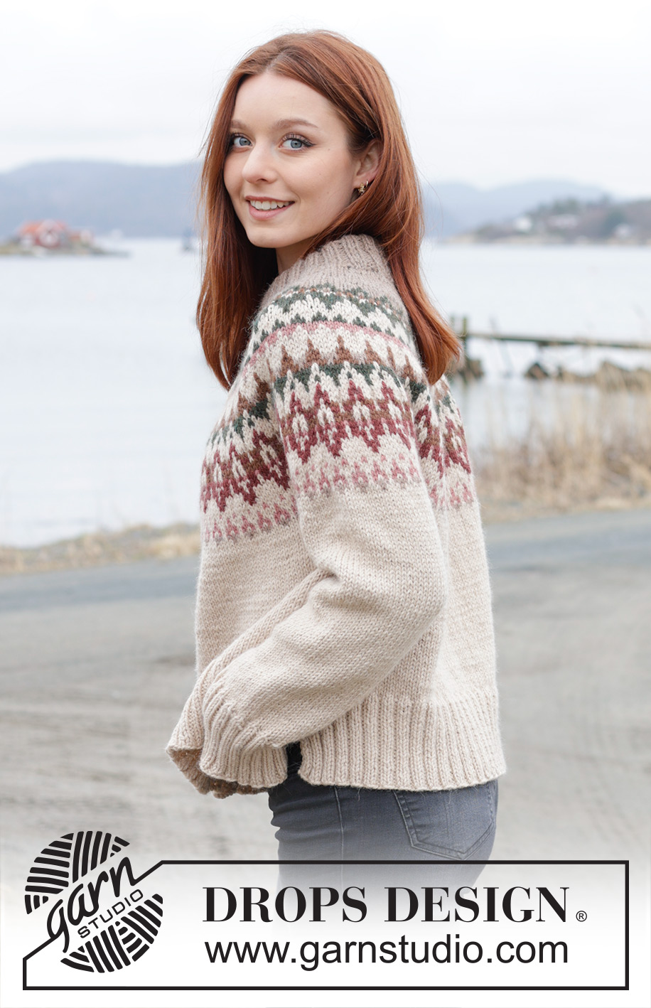 Forest Echo Cardigan / DROPS 244-10 - Chaqueta a punto en DROPS Nepal. La labor está realizada de arriba abajo con canesú redondo, patrón de jacquard, cuello doble y aberturas laterales. Tallas S - XXXL.