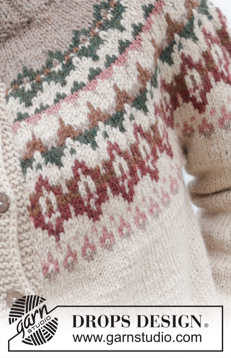 Forest Echo Cardigan / DROPS 244-10 - Chaqueta a punto en DROPS Nepal. La labor está realizada de arriba abajo con canesú redondo, patrón de jacquard, cuello doble y aberturas laterales. Tallas S - XXXL.