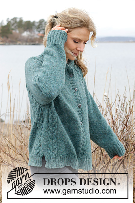 Emerald Lake Cardigan / DROPS 244-11 - Strikket cardigan i DROPS Sky. Arbejdet strikkes oppefra og ned med høj hals, raglan, snoninger og slids i siderne. Størrelse XS - XXL.