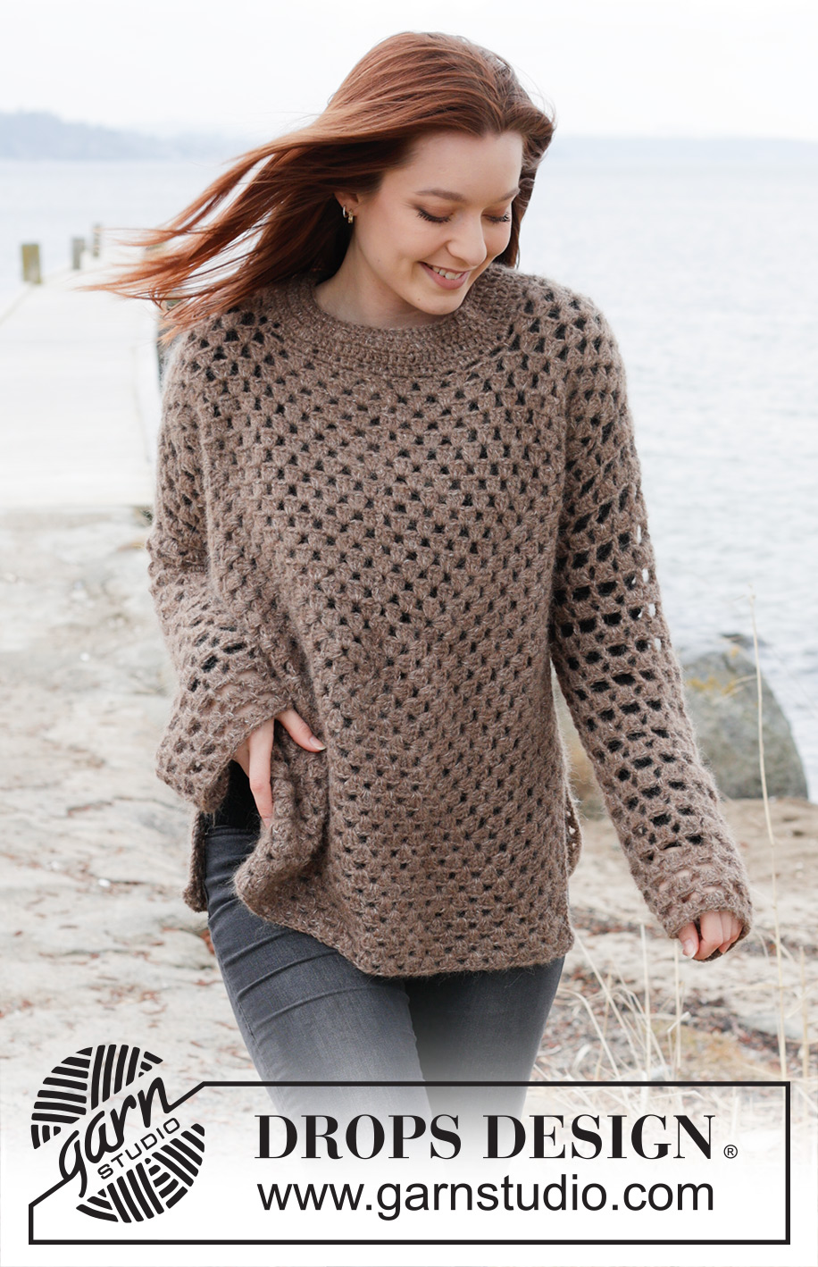 Chestnut Bay / DROPS 244-14 - Hæklet bluse med slids i siderne i DROPS Brushed Alpaca Silk og DROPS Flora. Arbejdet hækles fra midten og ud med hæklet rude. Størrelse S - XXXL.