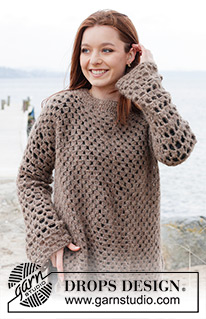 Chestnut Bay / DROPS 244-14 - Hæklet bluse med slids i siderne i DROPS Brushed Alpaca Silk og DROPS Flora. Arbejdet hækles fra midten og ud med hæklet rude. Størrelse S - XXXL.