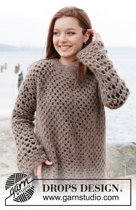 Chestnut Bay / DROPS 244-14 - Hæklet bluse med slids i siderne i DROPS Brushed Alpaca Silk og DROPS Flora. Arbejdet hækles fra midten og ud med hæklet rude. Størrelse S - XXXL.