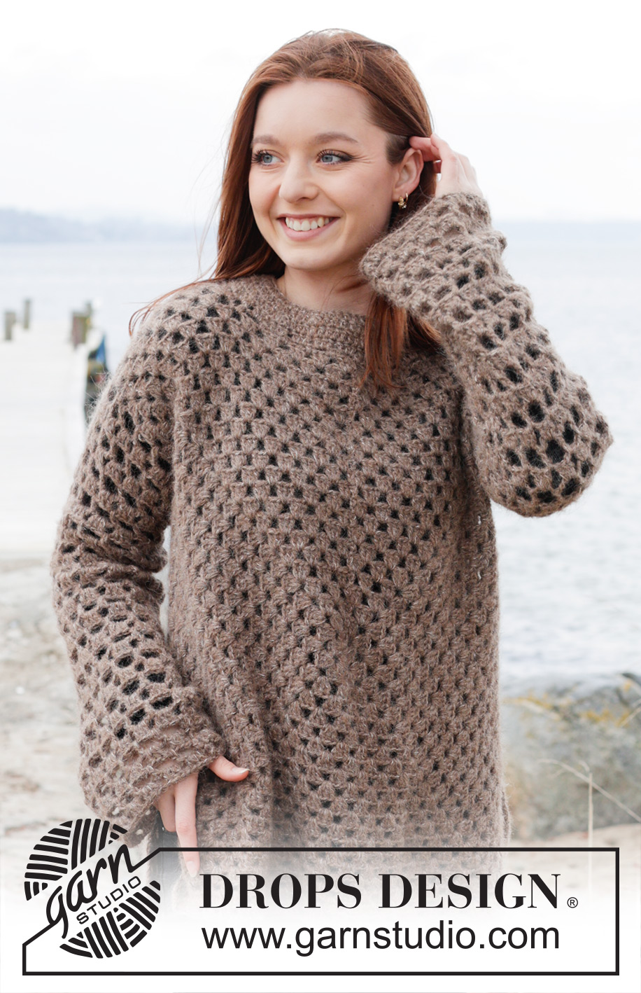 Chestnut Bay / DROPS 244-14 - Hæklet bluse med slids i siderne i DROPS Brushed Alpaca Silk og DROPS Flora. Arbejdet hækles fra midten og ud med hæklet rude. Størrelse S - XXXL.