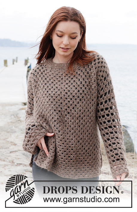 Chestnut Bay / DROPS 244-14 - Hæklet bluse med slids i siderne i DROPS Brushed Alpaca Silk og DROPS Flora. Arbejdet hækles fra midten og ud med hæklet rude. Størrelse S - XXXL.