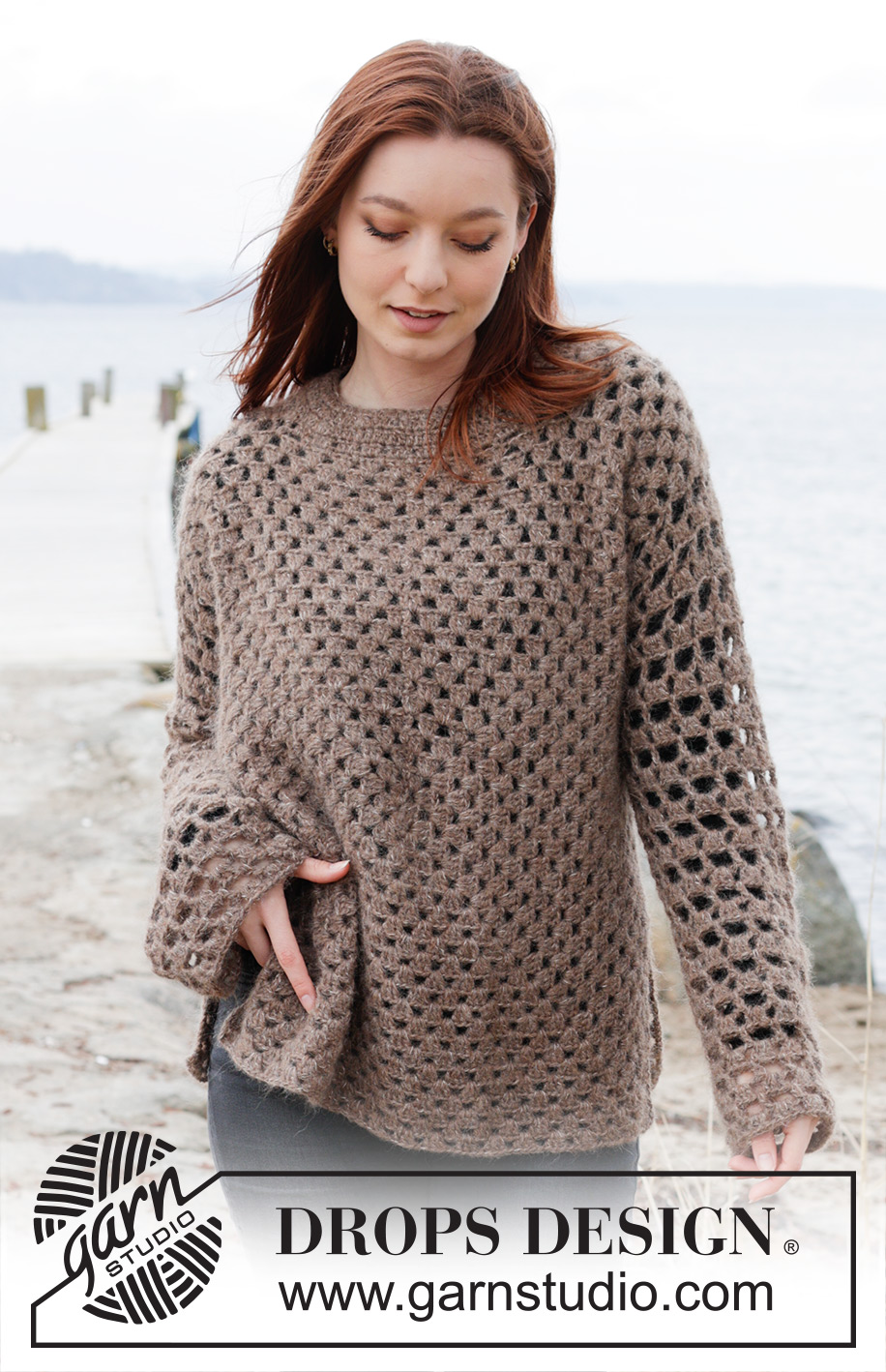 Chestnut Bay / DROPS 244-14 - Hæklet bluse med slids i siderne i DROPS Brushed Alpaca Silk og DROPS Flora. Arbejdet hækles fra midten og ud med hæklet rude. Størrelse S - XXXL.