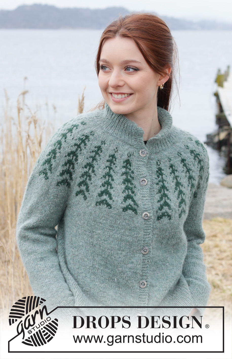 Ancient Woodlands Cardigan / DROPS 244-2 - Strikket cardigan i DROPS Sky. Arbejdet strikkes oppefra og ned med dobbelt halskant, rundt bærestykke, nordisk mønster og slids i siderne. Størrelse S - XXXL.