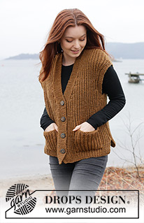 Caramel Ridge / DROPS 244-20 - Gebreide top in DROPS Alaska. Het werk wordt van onder naar boven gebreid met Engelse patentsteek, v-hals, zakken en split in de zijkanten. Maten S - XXXL.