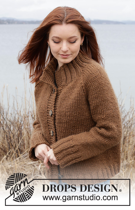 Autumn Amber Cardigan / DROPS 244-26 - Gebreid vest in DROPS Snow. Het werk wordt van boven naar beneden gebreid met tricotsteek, raglan en hoge col. Maten S - XXXL.