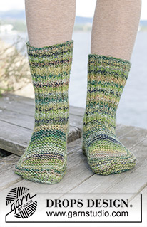Woodland Trail / DROPS 244-34 - Gebreide sloffen met ribbelsteek en boordsteek, in 2 draden DROPS Fabel. Maten 35 – 43.
