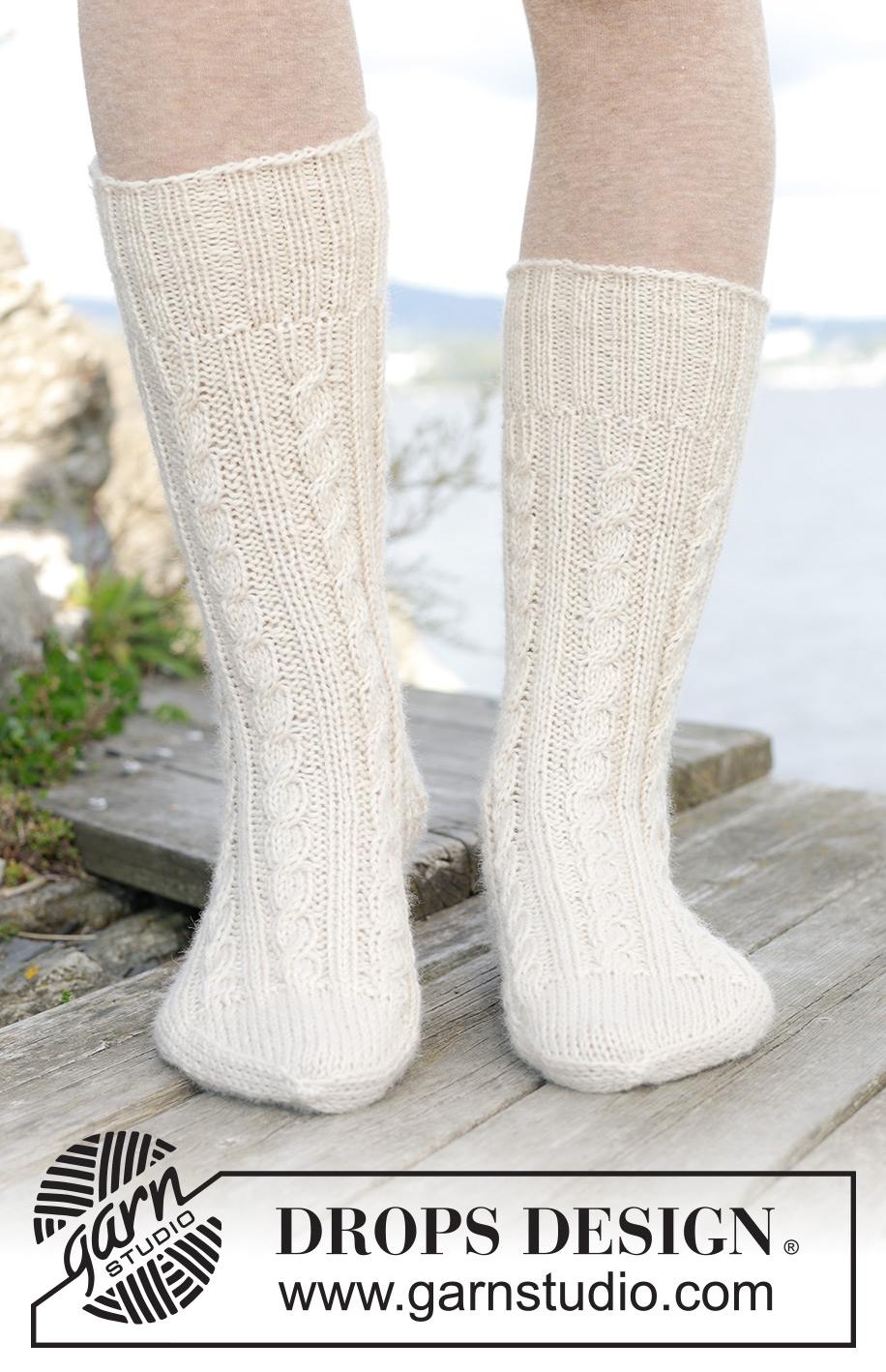 Frosted Links / DROPS 244-39 - Knitted half-length socks with cables in DROPS Karisma or DROPS Fiesta. Sizes 35 – 43 = 4 ½ - 12 1/2.