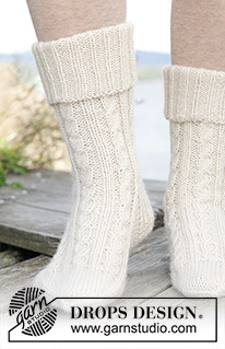 Frosted Links / DROPS 244-39 - Knitted half-length socks with cables in DROPS Karisma or DROPS Fiesta. Sizes 35 – 43 = 4 ½ - 12 1/2.