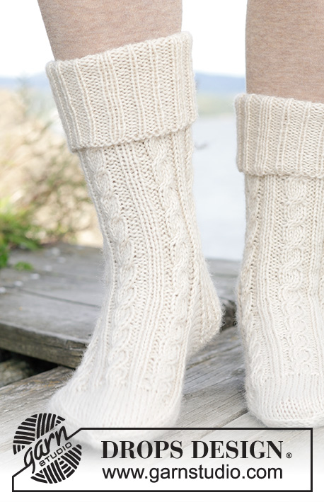 Frosted Links / DROPS 244-39 - Knitted half-length socks with cables in DROPS Karisma or DROPS Fiesta. Sizes 35 – 43 = 4 ½ - 12 1/2.