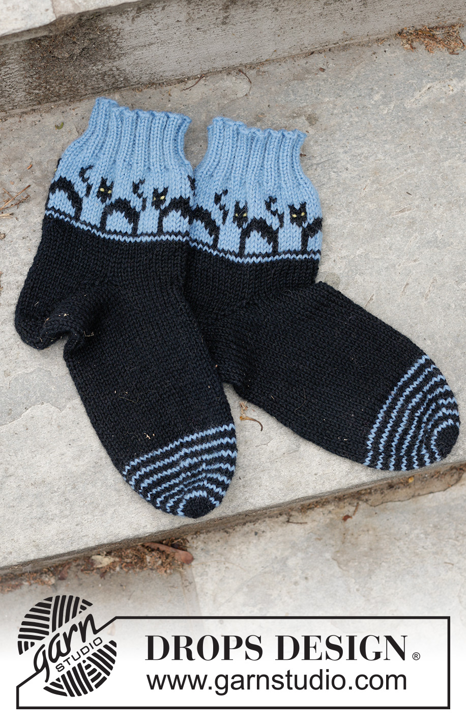 Spooky Evening Socks / DROPS 244-45 - Knitted socks in DROPS Karisma. The piece is worked from the toe upwards, with a multicolored pattern with cats and wedge heel. Sizes 35-43 = US 4 ½ - 12 1/2. Theme: Halloween.