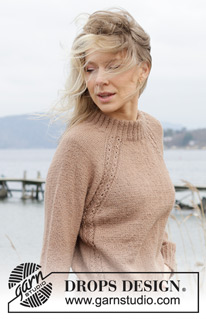 Spill the Beans / DROPS 244-5 - Gebreide trui in DROPS Alpaca. Het werk wordt van boven naar beneden gebreid met dubbele halsrand, raglan en kabels. Maten S - XXXL.