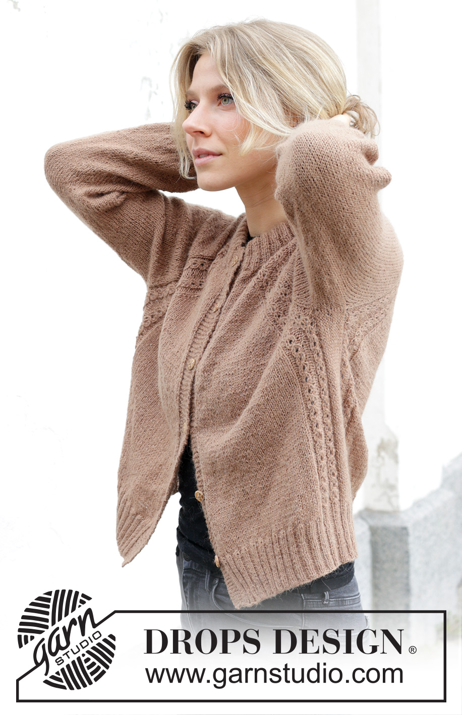 Spill the Beans Cardigan / DROPS 244-6 - Gebreid vest in DROPS Alpaca. Het werk wordt van boven naar beneden gebreid met dubbele halsrand, raglan en kabels. Maten S - XXXL.