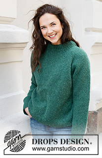 Green Hill Sweater / DROPS 244-7 - Gestrickter Pullover in DROPS Air. Die Arbeit wird von oben nach unten glatt rechts mit Raglan und doppelter Halsblende gestrickt. Größe S - XXXL.