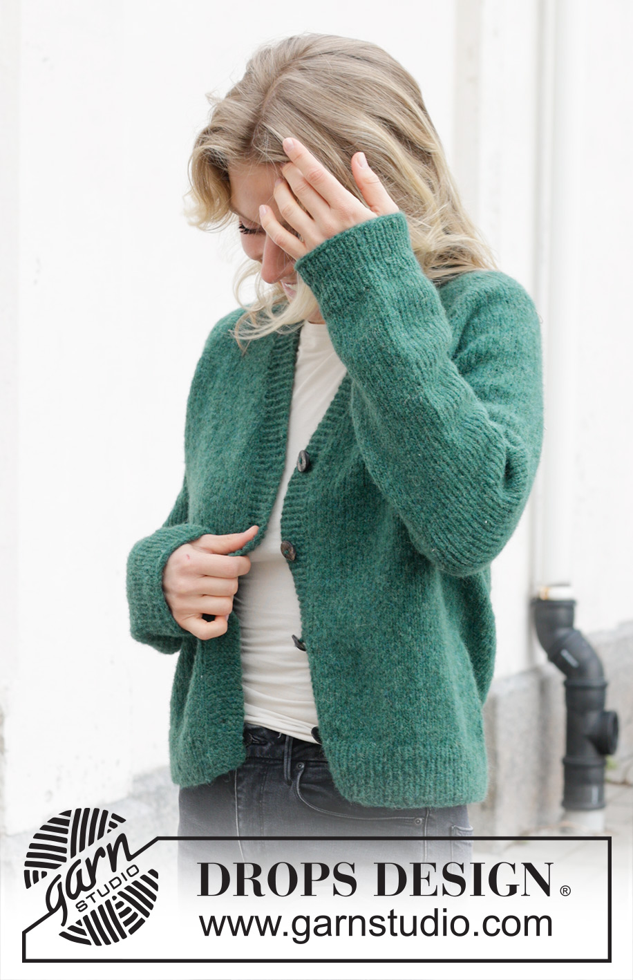No Nonsense Cardigan / DROPS 244-8 - Casaco tricotado de cima para baixo, em DROPS Air. Tricota-se com cavas raglan e decote em V. Do S ao XXXL.