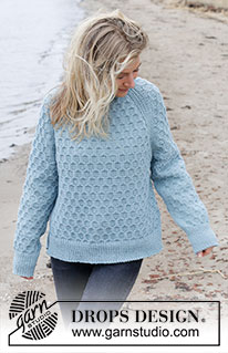 Mermaid Bay / DROPS 245-1 - Strikket bluse i DROPS Nepal. Arbejdet strikkes oppefra og ned med dobbelt halskant, raglan, bikubemønster og slids i siderne. Størrelse S - XXXL.