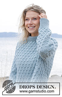 Mermaid Bay / DROPS 245-1 - Strikket bluse i DROPS Nepal. Arbejdet strikkes oppefra og ned med dobbelt halskant, raglan, bikubemønster og slids i siderne. Størrelse S - XXXL.