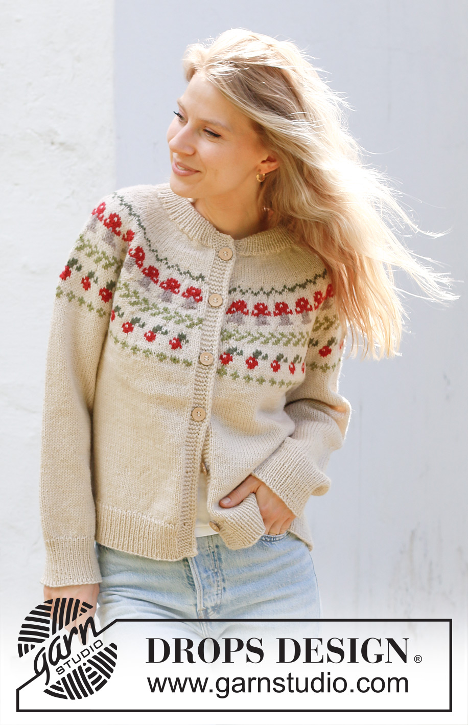 Mushroom Season Cardigan / DROPS 245-12 - Knitted jacket in DROPS Karisma. The piece is worked top down with double neck, round yoke, split in sides and multi-colored pattern with fungi and berries. Sizes S - XXXL.
