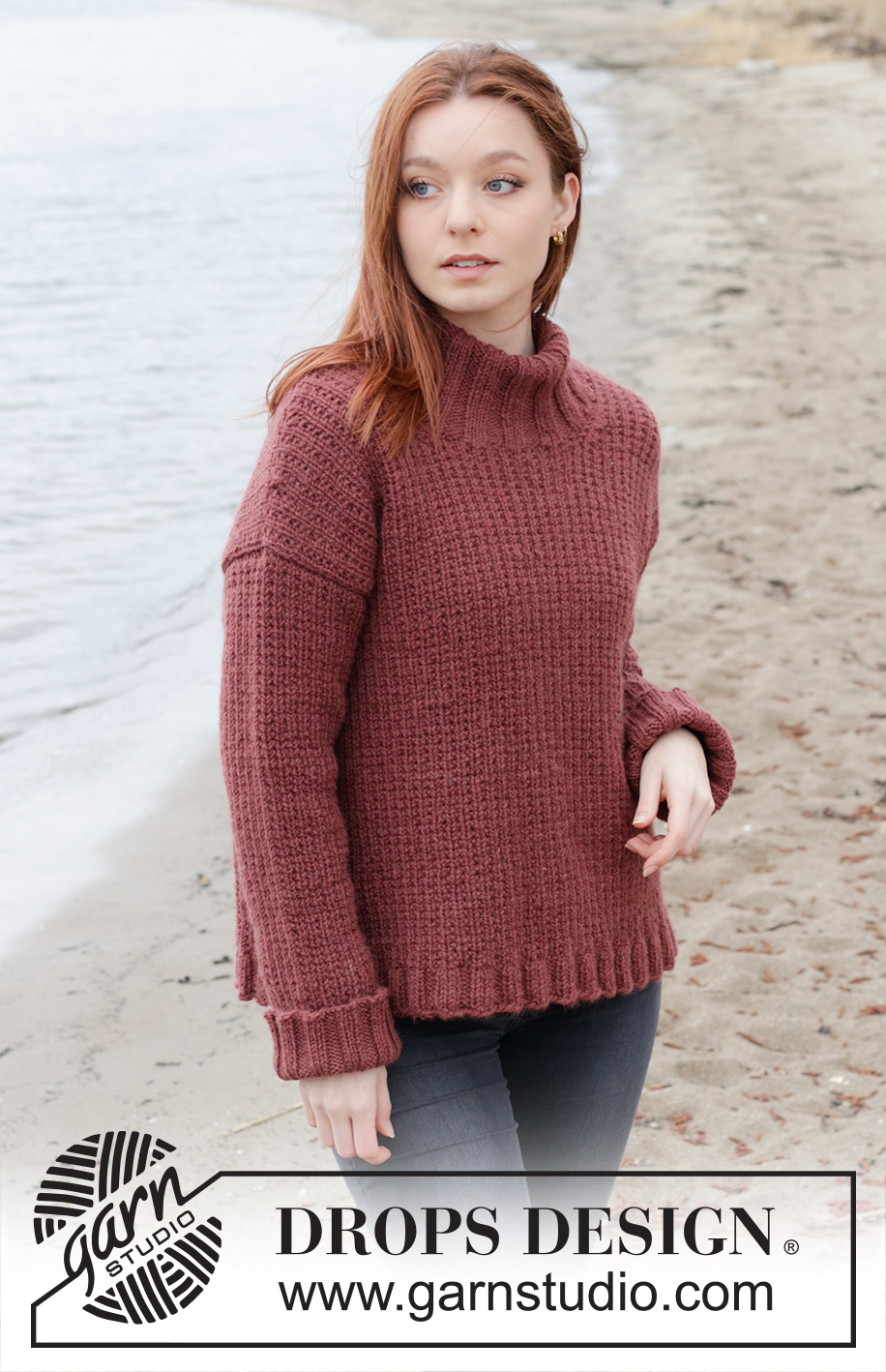 Rustic Berry Sweater / DROPS 245-26 - Strikket bluse i DROPS Nepal. Arbejdet strikkes nedefra og op med reliefmønster, skrå skulder og høj hals. Størrelse S - XXXL.