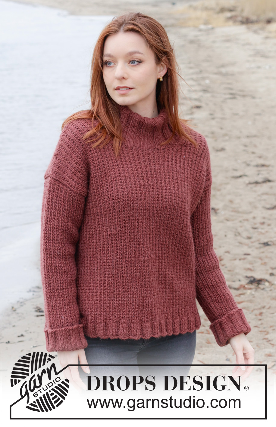 Rustic Berry Sweater / DROPS 245-26 - Strikket bluse i DROPS Nepal. Arbejdet strikkes nedefra og op med reliefmønster, skrå skulder og høj hals. Størrelse S - XXXL.