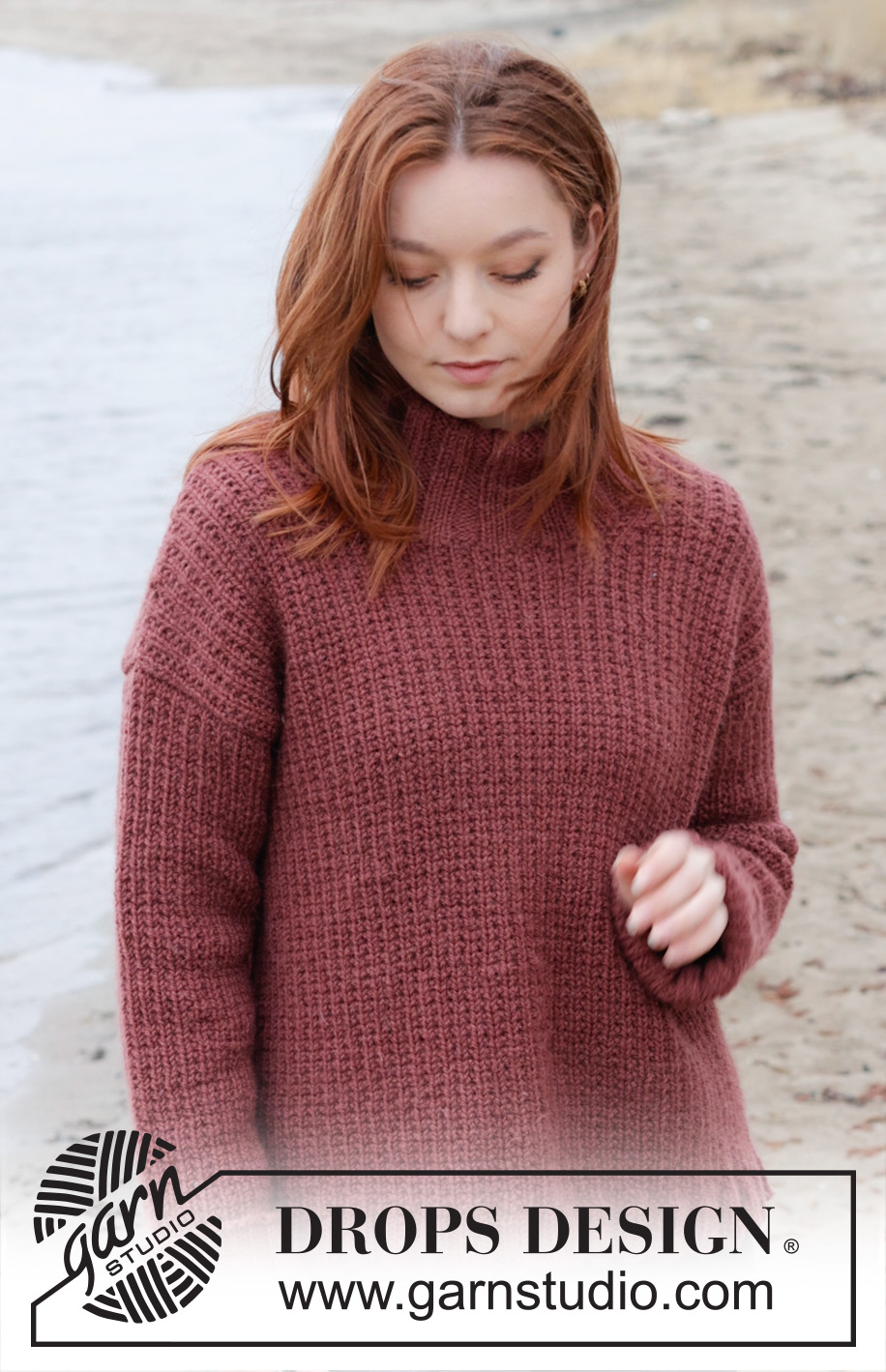 Rustic Berry Sweater / DROPS 245-26 - Strikket bluse i DROPS Nepal. Arbejdet strikkes nedefra og op med reliefmønster, skrå skulder og høj hals. Størrelse S - XXXL.