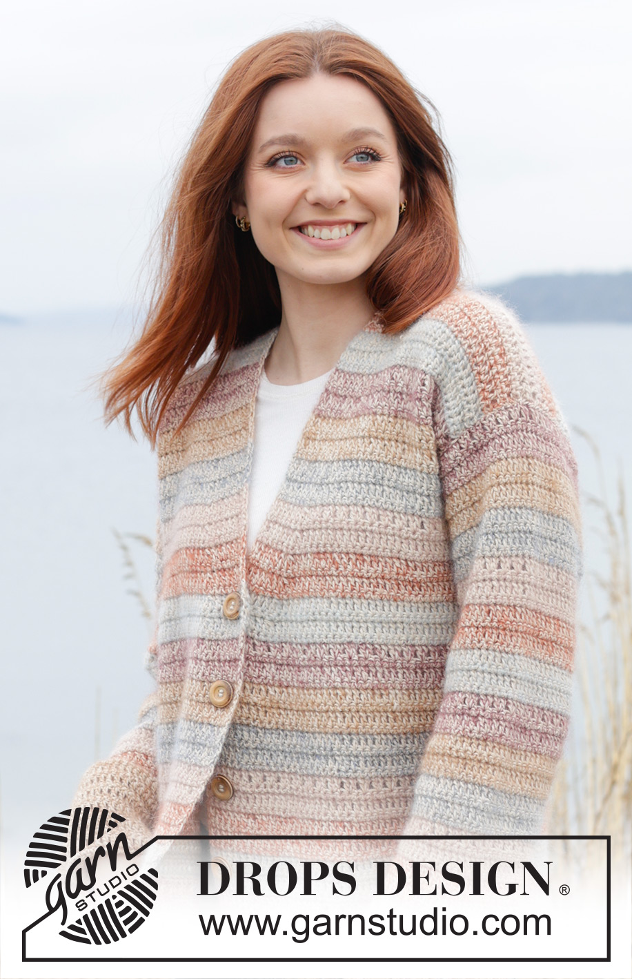 Lakeside Watercolour Cardigan / DROPS 245-29 - Pruhovaný propínací svetr s V-výstřihem a postranními rozparky háčkovaný zdola nahoru z příze DROPS Puna a DROPS Kid-Silk. Velikost: S-XXXL.