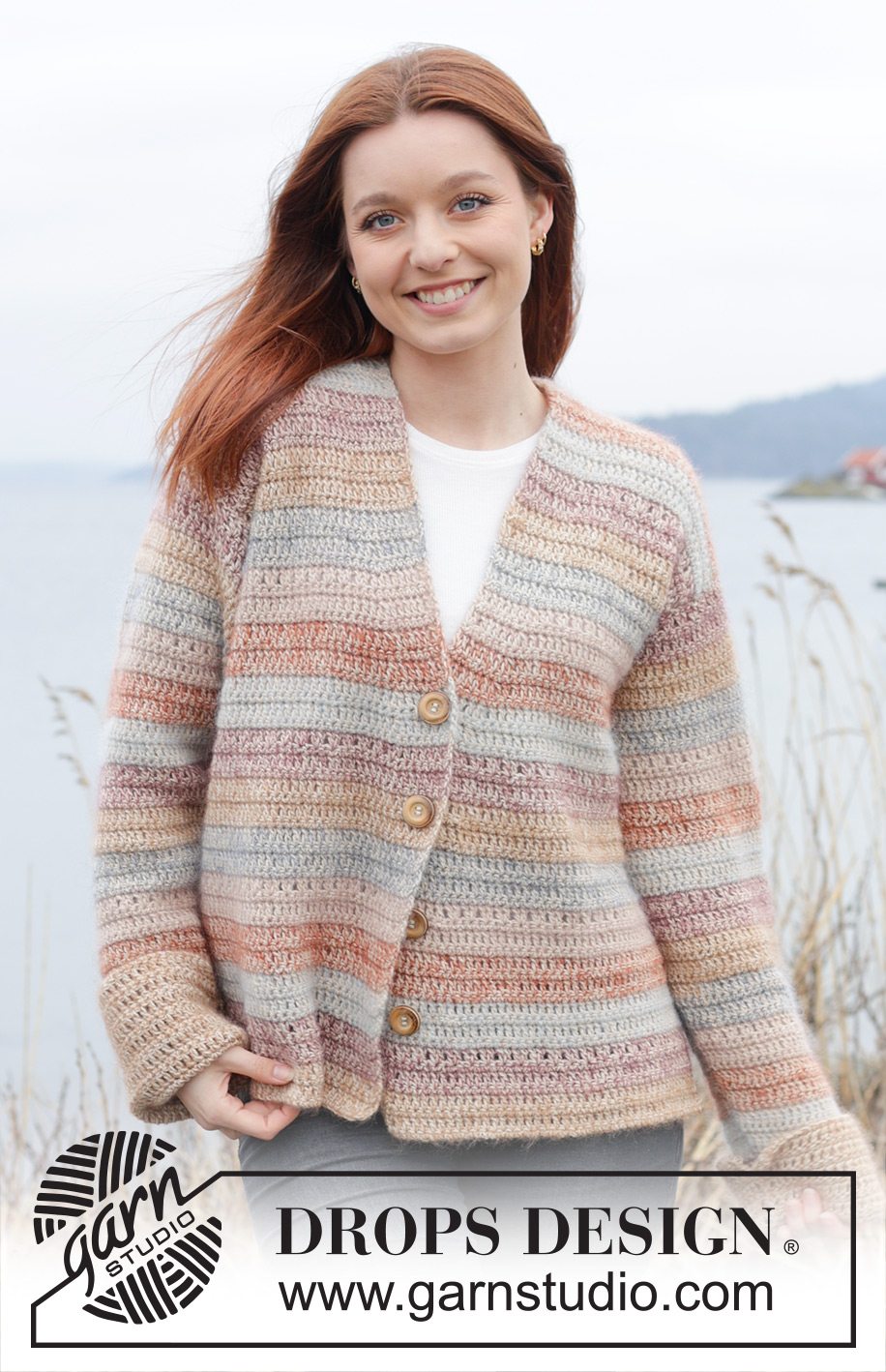 Lakeside Watercolour Cardigan / DROPS 245-29 - Pruhovaný propínací svetr s V-výstřihem a postranními rozparky háčkovaný zdola nahoru z příze DROPS Puna a DROPS Kid-Silk. Velikost: S-XXXL.