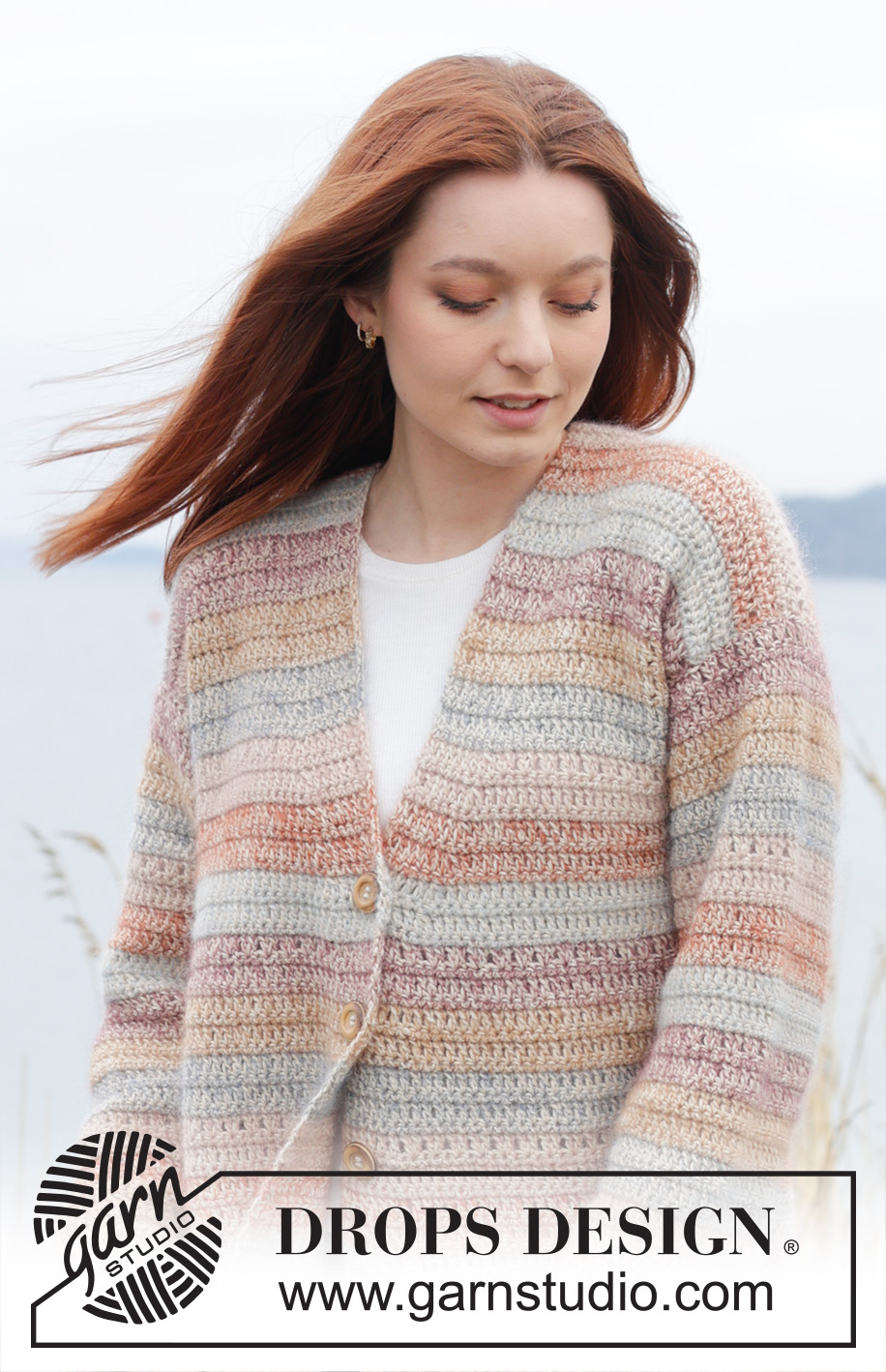 Lakeside Watercolour Cardigan / DROPS 245-29 - Pruhovaný propínací svetr s V-výstřihem a postranními rozparky háčkovaný zdola nahoru z příze DROPS Puna a DROPS Kid-Silk. Velikost: S-XXXL.