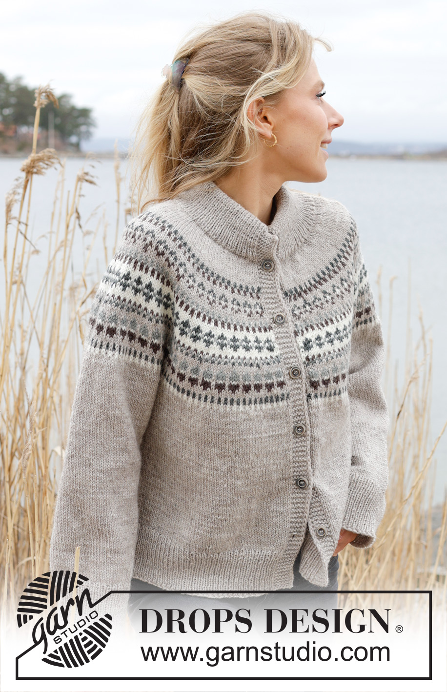 Boreal Circle Cardigan / DROPS 245-3 - Gebreid vest in DROPS Karisma. Het werk wordt van boven naar beneden gebreid met ronde pas en Scandinavisch patroon. Maten S - XXXL.
