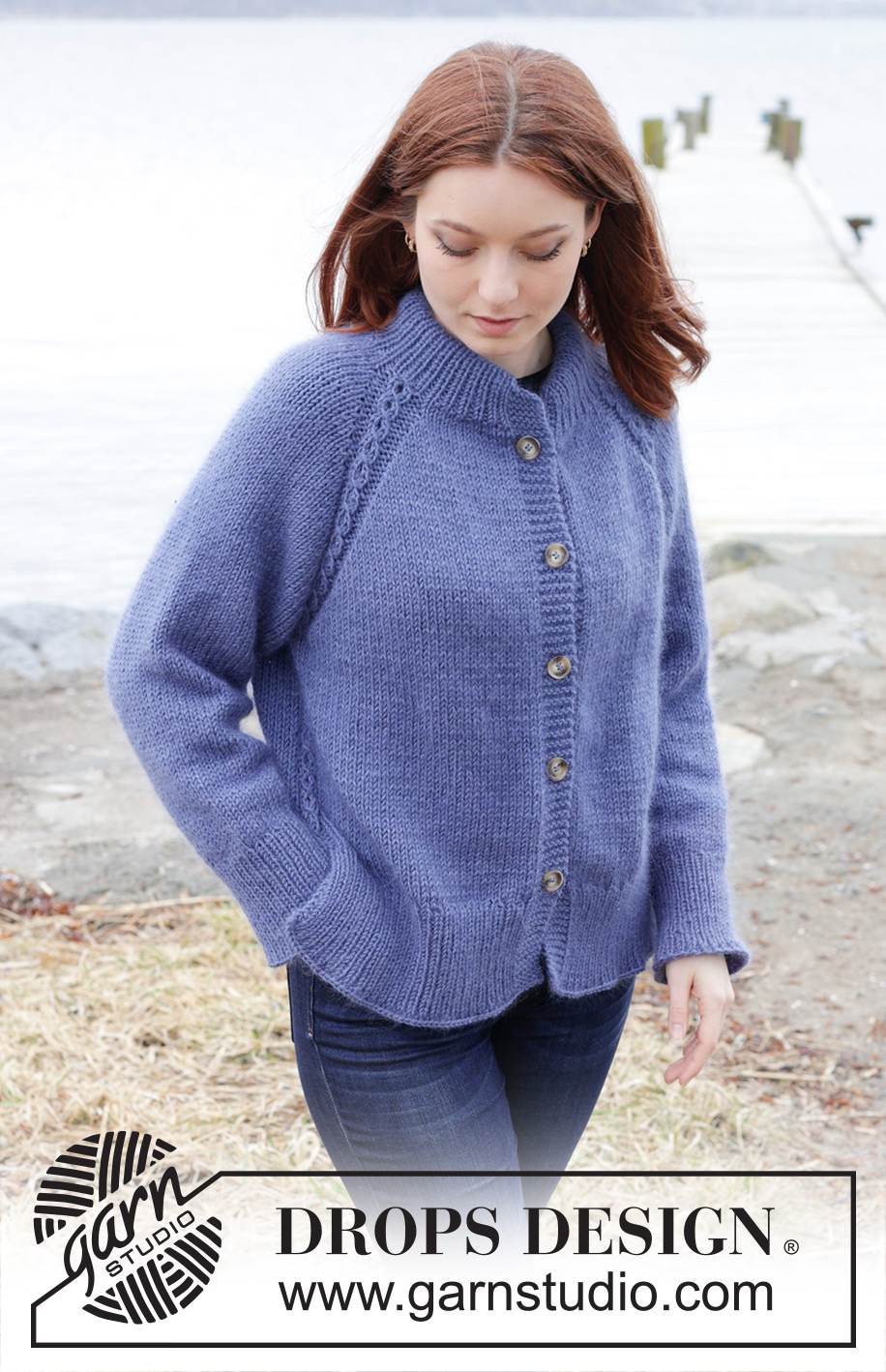 Moonlit Ocean Cardigan / DROPS 245-35 - Kötött kardigán DROPS Merino Extra Fine és DROPS Kid Silk fonalból fentről lefelé irányban készítjük, dupla szegéllyel a nyakkivágásnál, raglán szabásvonallal, csavartmintával és az oldalán hasítékkal S - XXXL méretekben.