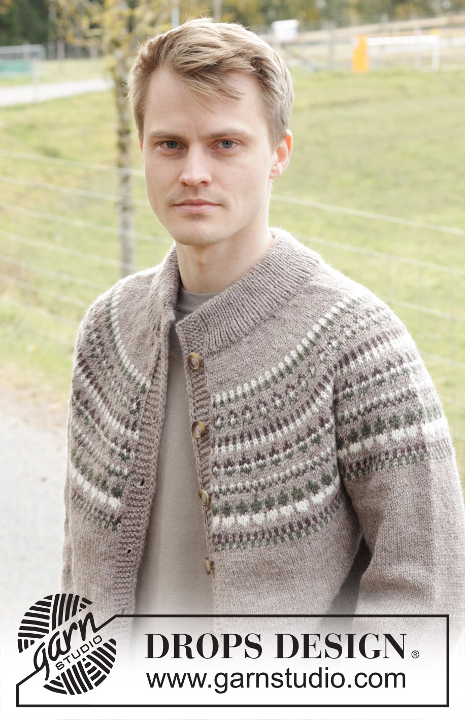 Boreal Circle Cardigan / DROPS 246-10 - Gebreid vest voor heren in DROPS Karisma. Het werk wordt van boven naar beneden gebreid met ronde pas en Scandinavisch patroon. Maten S - XXXL.