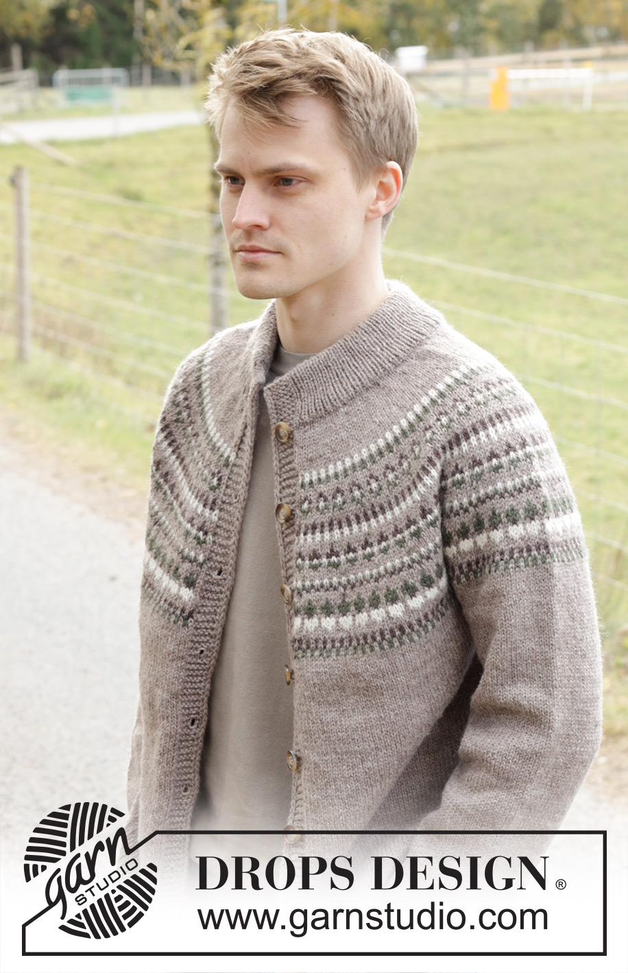 Boreal Circle Cardigan / DROPS 246-10 - Gebreid vest voor heren in DROPS Karisma. Het werk wordt van boven naar beneden gebreid met ronde pas en Scandinavisch patroon. Maten S - XXXL.