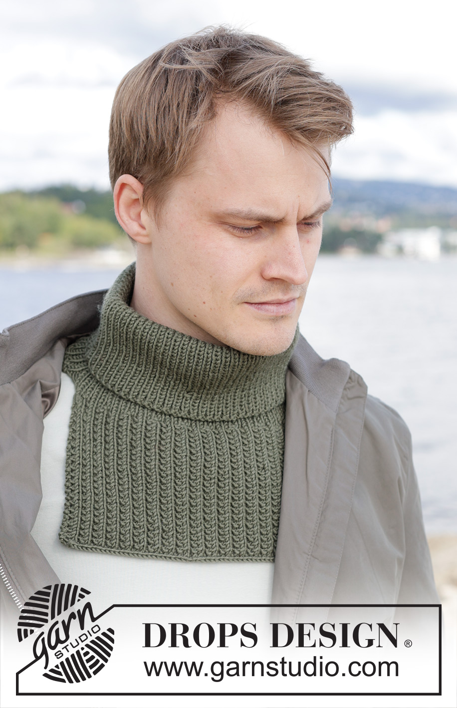 Trailhead Neck Warmer / DROPS 246-15 - Knitted neck warmer for men in DROPS Merino Extra Fine. The piece is worked top down, with texture.