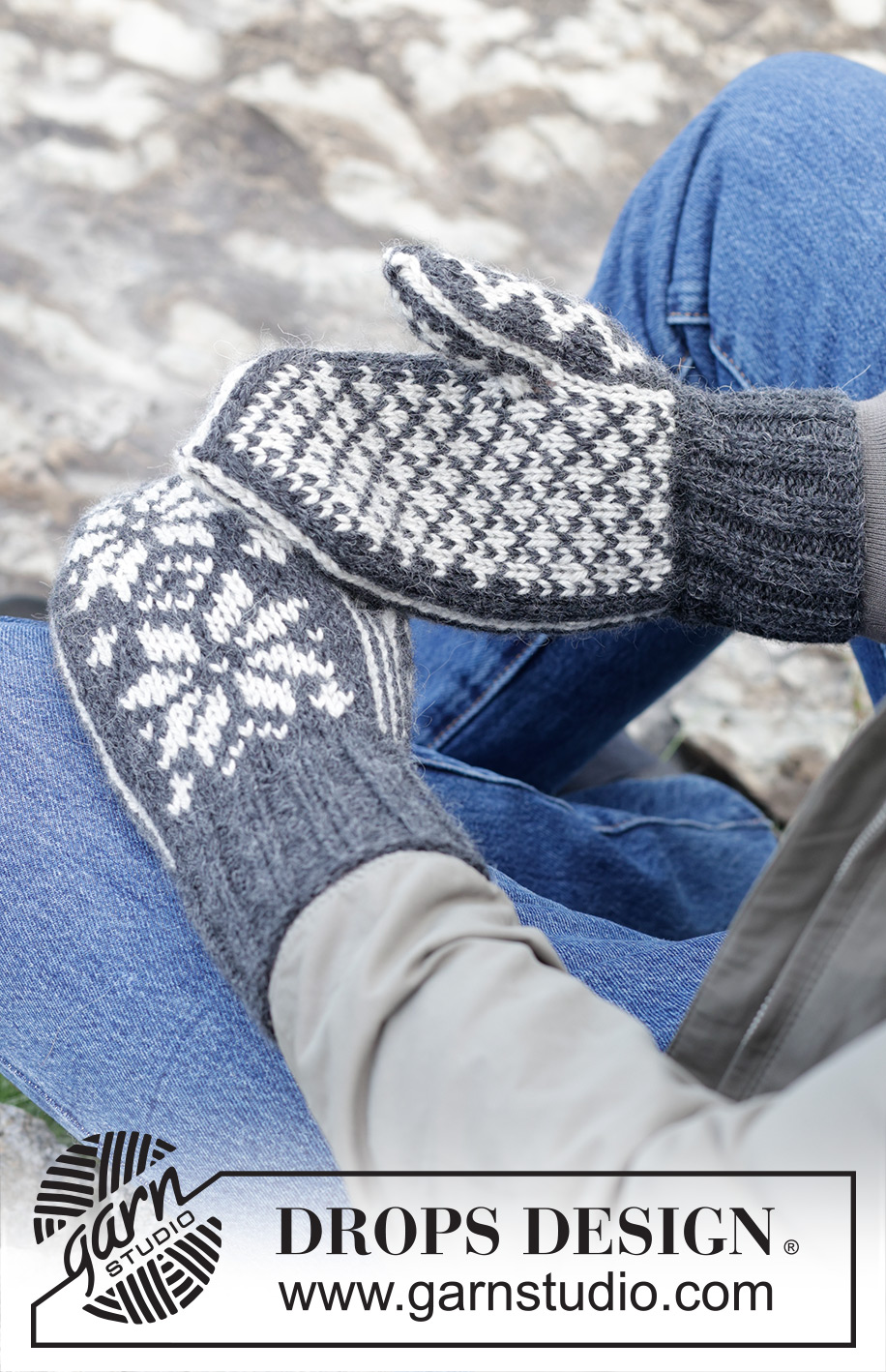 Snow Flake Mittens / DROPS 246-20 - Strikkede vanter i DROPS Nepal til herre. Arbejdet strikkes med nordisk mønster.