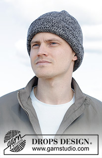 Kalstad Hat / DROPS 246-23 - Gehaakte muts in 2 draden DROPS Alpaca. Het werk wordt van boven naar beneden gehaakt met stokjes. Maat M-XL.