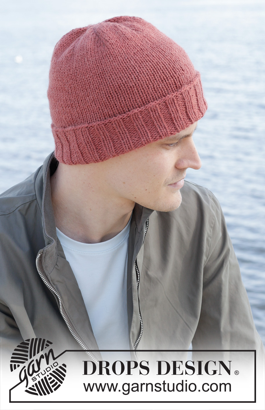 Cold Day Beanie / DROPS 246-26 - Strikket hue til herre i 1 tråd DROPS Nepal eller 2 tråde DROPS Nord. Arbejdet strikkes i glatstrik med kant i rib.