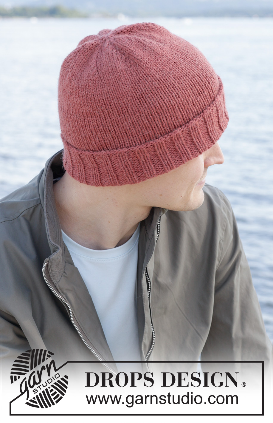 Cold Day Beanie / DROPS 246-26 - Strikket hue til herre i 1 tråd DROPS Nepal eller 2 tråde DROPS Nord. Arbejdet strikkes i glatstrik med kant i rib.