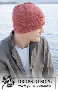 Cold Day Beanie / DROPS 246-26 - Strikket hue til herre i 1 tråd DROPS Nepal eller 2 tråde DROPS Nord. Arbejdet strikkes i glatstrik med kant i rib.